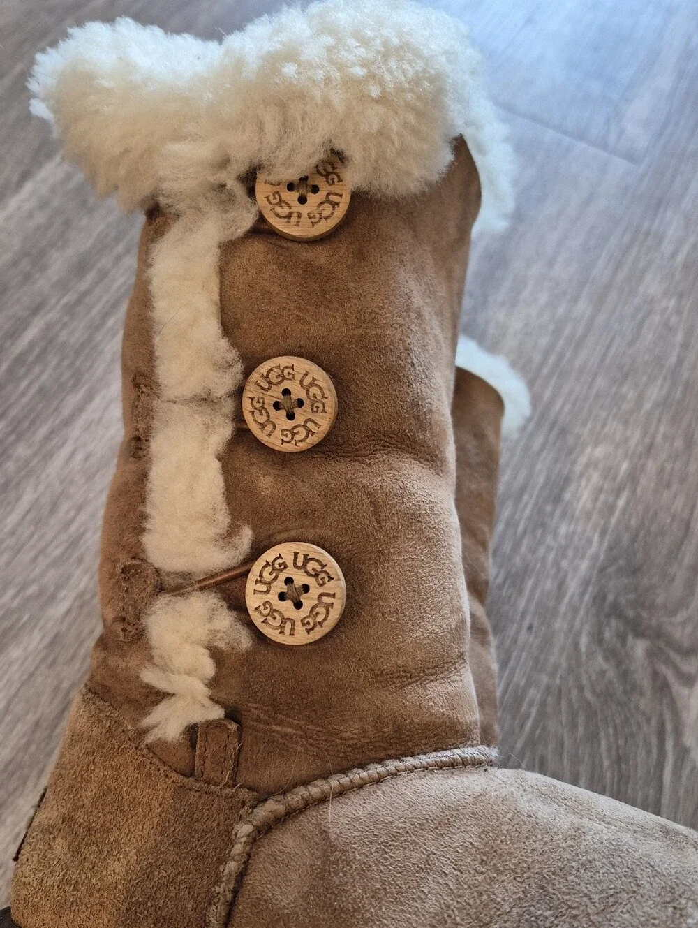 Ugg Thriple Bailey Button In Chestnut Kids Shoes Size 2